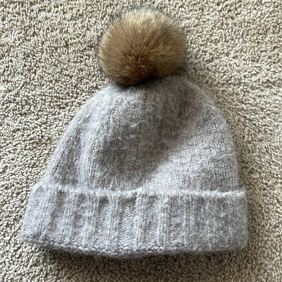 Joules ‘toasty’ beanie in Oat color with faux fur bobble OS - Picture 2 of 7